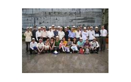 Staffs and overseas clients tour Tianmu lake 